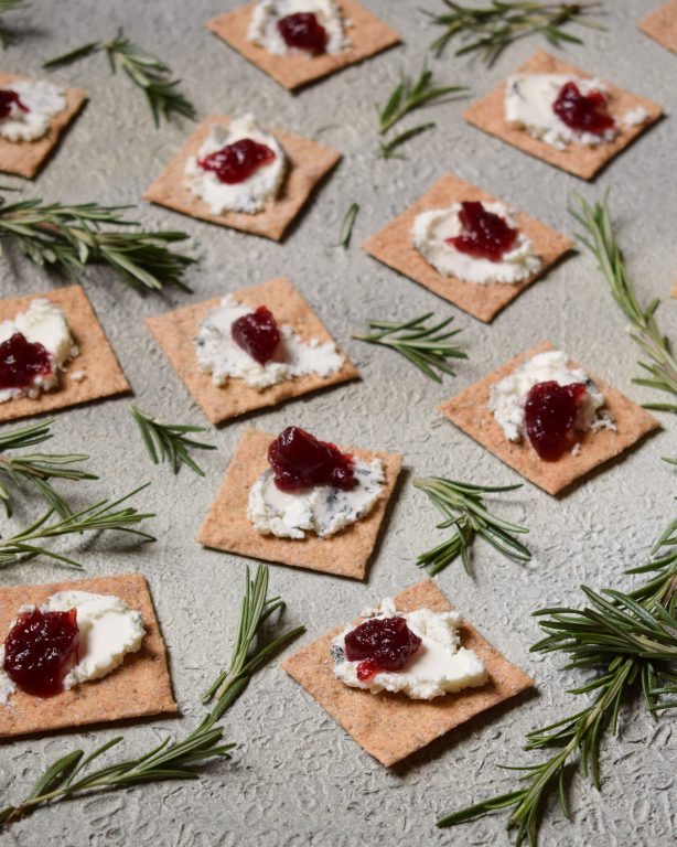 Goats Cheese & Crackers